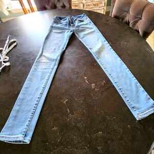 Woman's American Eagle Jegging 0 regular length  light faded blue.